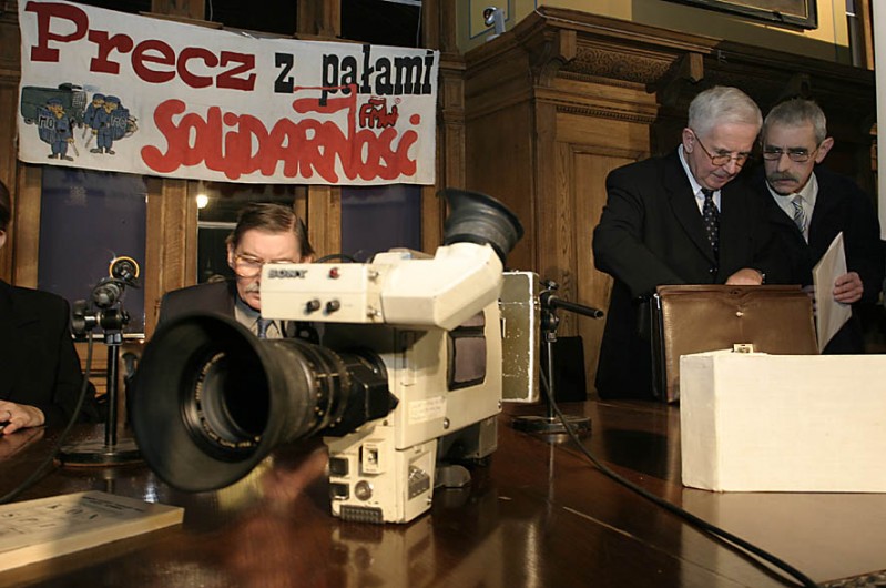 2 - Synna kamera obsugujca pierwsze zjazdy Solidarnoci