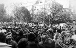 1988 r. W Gdańsku wizyta Thatcher - przebicie się manifestantów przez kordon milicji - wtedy właśnie Jacek Matusiak zdobył czapkę MO - znajduje sie obecnie w Arch KK. "S"